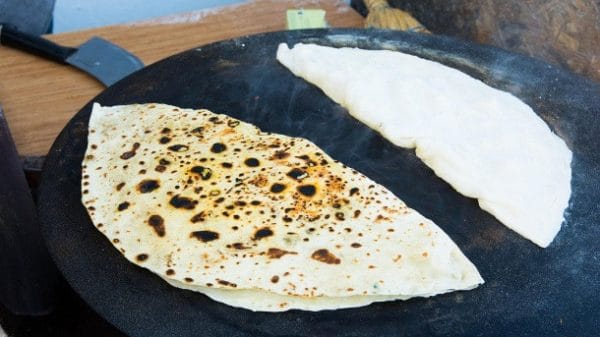 Как формировать турецкие лепешки