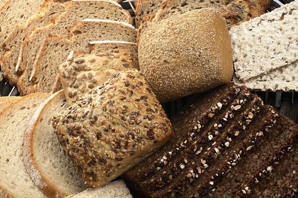 Как испечь диетический хлеб?