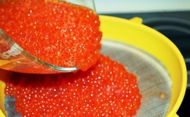Как солить красную икру: сухой посол