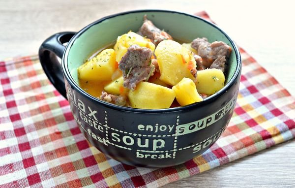 Картошка с тушенкой в кастрюле. Рецепты пошагово с грибами, овощами, томатной пастой