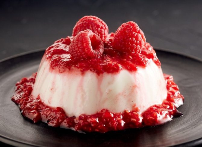 Панна Котта на тарелке