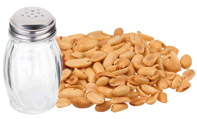 Польза и врет жареного с солью арахиса