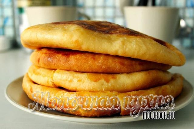 Пышные кефирные лепешки