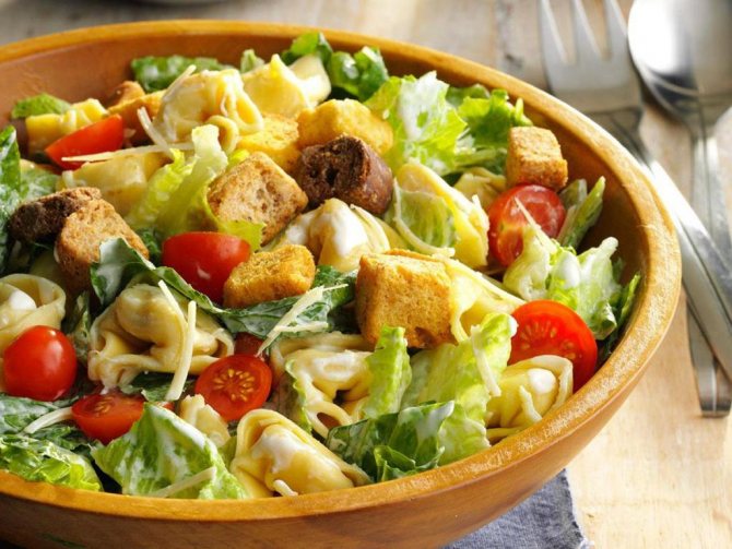 Салат с сухариками