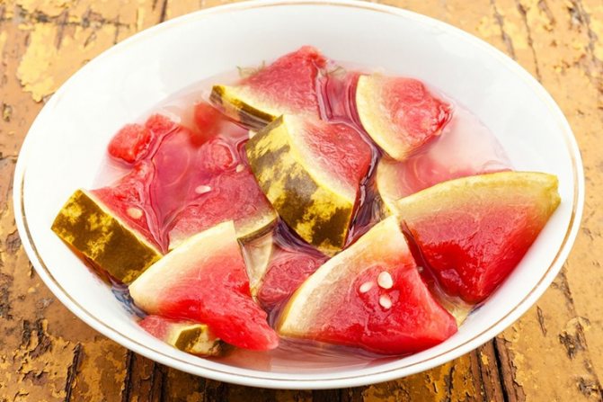 Соленый арбуз с капустой