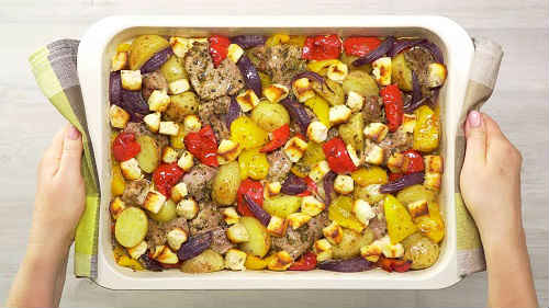 свинина с овощами в духовке