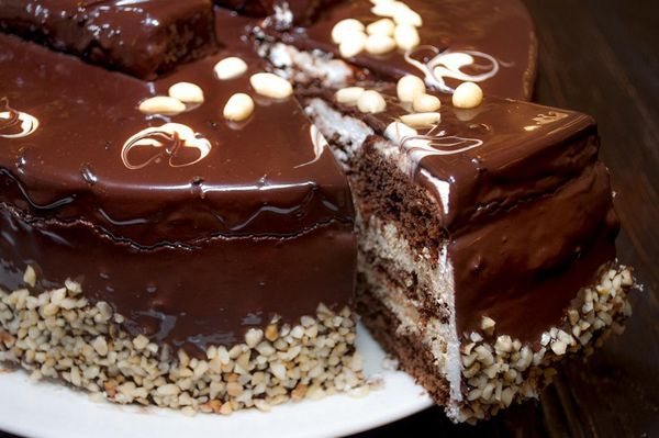 Торт Мишка на севере. Классический рецепт пошаговый по ГОСТу СССР с безе, вареной сгущенкой, сметанным кремом, орехами