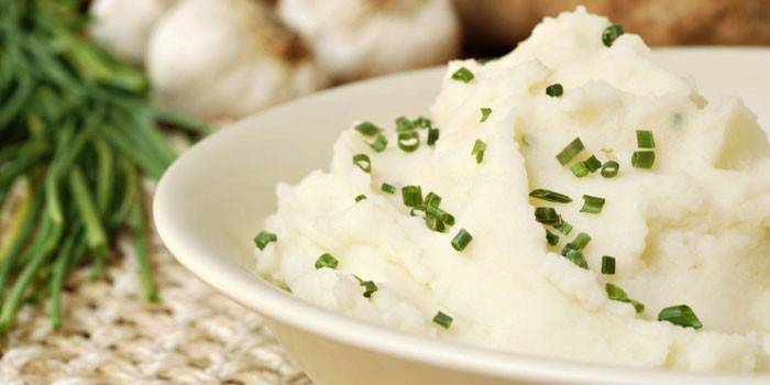 Воздушное пюре из картошки с зеленым луком