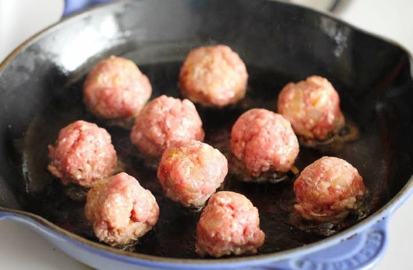 Жареные фрикадельки на сковороде. Рецепты с фото